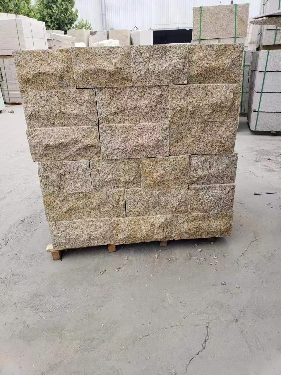 600×600黃銹石荔枝面地鋪石材廠家報(bào)價(jià)